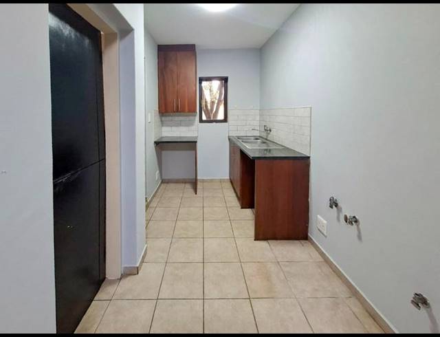 3 BEDROOM HOUSE FOR SALE IN MIDSTREAM ESTATE